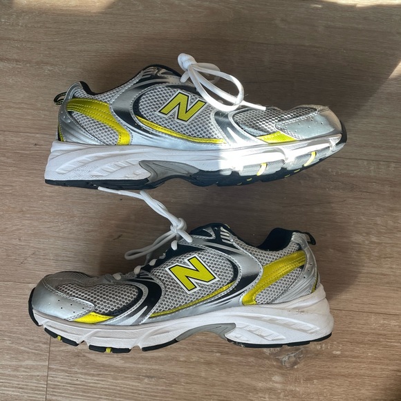 New Balance 530 - Picture 2 of 6